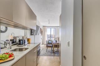 Luxury Modern One-Bedroom Apartment l Secure Parking l Fast Wi-Fi - 1
