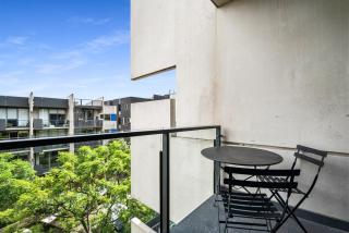 Sunny Balcony Over a Calm Private Garden - 3