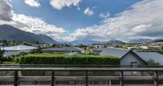 Cosy apartment with a lake view & close to town - 0