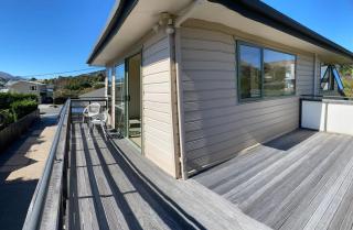Cosy apartment with a lake view & close to town - 8
