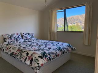 Cosy apartment with a lake view & close to town - 6