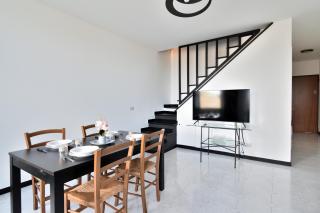 GuestHost - Bright & Comfy Apartment - 3