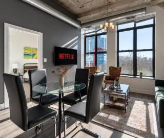 McCormick Place 2BR Stylish Suite with Optional Parking and Gym for up to 8 guests Near Soldier Field and Grant Park - Chicago - 8