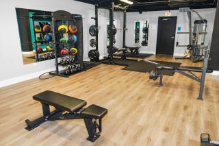 McCormick Place Stylish Corner Suite with Optional Parking and Gym Access Sleep 6 in South Loop Chicago - 4