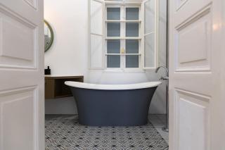 Elegant Vintage Apartment - 6