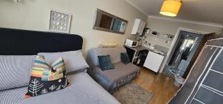 Cozy Studio Retreat in Rumney - 9