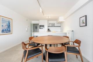 Luxury Zeedijk apartment with direct ocean view 6p - 8
