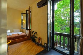 Central Tbilisi Cozy Studio Apartment - by Wehost - 5