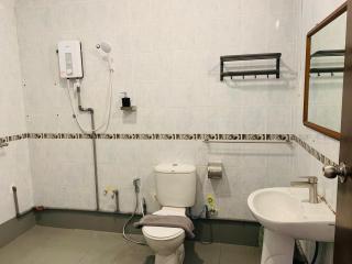 New Taman Park homestay near airport 塔曼民宿 6pax - 6
