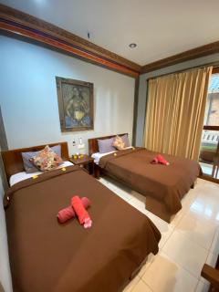 Dewa Bungalows, A Balinese House and Art Gallery - 5