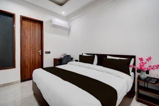 Super Townhouse Sector 67A Gurgaon Formerly Viraj Residency - 3