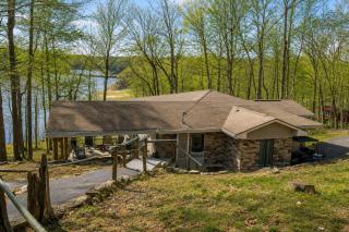 Lakefront Home Serene Views & Deck Near Mammoth Cave - 3
