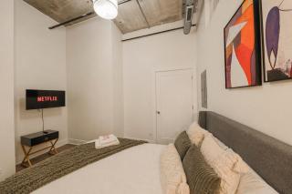 Spacious 2BR South Loop Suite with Skyline View, Optional Parking and Gym Access Close to McCormick Place, Grant Park, Museum Campus & CTA Lines - 2
