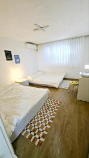 Large 2BR Apartment near Hongdae, Mangwon Market & Han River, 6 Guests - 2
