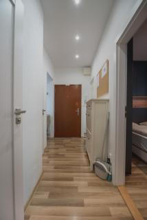 Green Velvet Apartment - 7