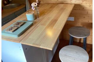 Riverside Retreats Shepherds Hut in Newtown Wales - 7
