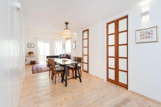 Stylish Apt w Charming Balcony in the Very Center - 5