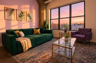 South Loop Chicago 2BR Retreat with Skyline View and Optional Parking for 8 guests Near McCormick Place and Soldier Field - 0