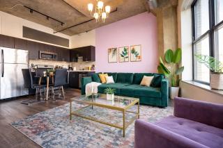 South Loop Chicago 2BR Retreat with Skyline View and Optional Parking for 8 guests Near McCormick Place and Soldier Field - 2