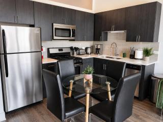 South Loop Chicago 2BR Retreat with Skyline View and Optional Parking for 8 guests Near McCormick Place and Soldier Field - 5