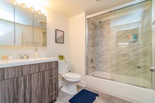 McCormick Place Spacious 3BR Family Heaven Suite with Optional Parking Sleeps 10 Guests Near Soldier Field and Field Museum - 3