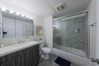 Cozy 2BR Chicago Apartment with Optional Parking and Gym Access Near Field Museum, Lakefront & McCormick Place - 2
