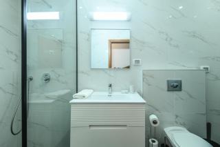 Mamad Elegant Sea-View Apt w Mamad by Sea N Rent - 4