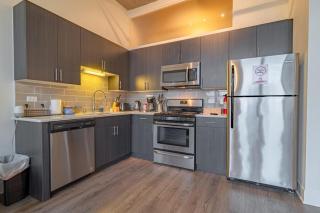 Stylish 2BR Suite with Optional Parking & Gym Access Near Lakefront, Shedd Aquarium and McCormick Center - 7