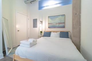 Stylish 2BR Suite with Optional Parking & Gym Access Near Lakefront, Shedd Aquarium and McCormick Center - 8