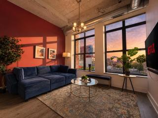 Beautiful 2BR with Smart TV, Gym Access & Parking Close to McCormick Place, Museums & Lake Michigan - 0