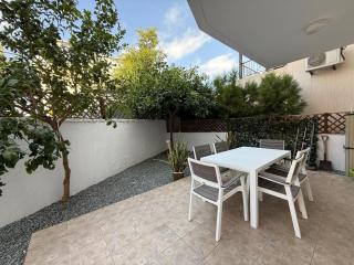 Roman Park Garden Apartment Near Mall Beach Harbor - 7