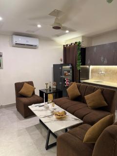 Luxury Designed 2BHK Prime location Self-CheckIn - 7
