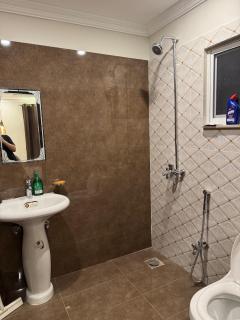 Luxury Designed 2BHK Prime location Self-CheckIn - 5