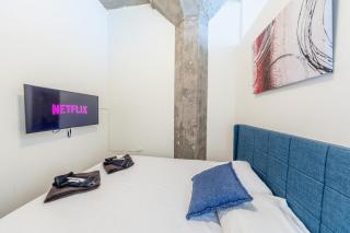 Modern and Bright 2BR on Michigan Ave with Optional Parking and Gym Access Near Soldier Field & Grant Park - 7