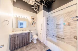 Modern and Bright 2BR on Michigan Ave with Optional Parking and Gym Access Near Soldier Field & Grant Park - 4