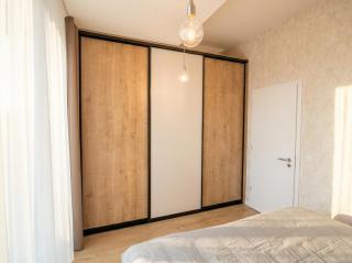 Chic 1BR & 1LR Apartment Panoramic Sky View - 2