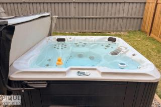 Urban Utopia - Hot Tub - Barrel Sauna - BBQ - Firetable - AC - 8