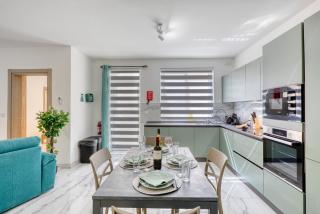 Stylish and bright 2 bedroom with balcony DCAR1-1 - 2