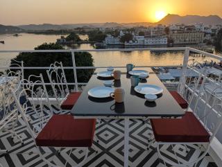 Navghat 68 - Lake facing Heritage Stay in Udaipur - 2