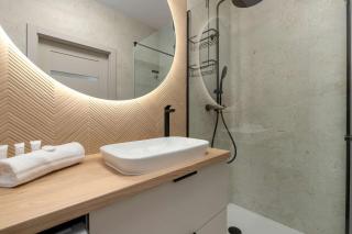 Stylowy Apartament z Balkonem Parkingiem oraz Dostępem do Siłowni by Noclegi Renters - 6