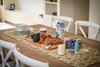 Chic 2BR Apt w Large Windows in Tel Aviv Old North - 8