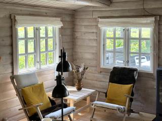 Log Cabin In The Front Row Overlooking The Sea - 1