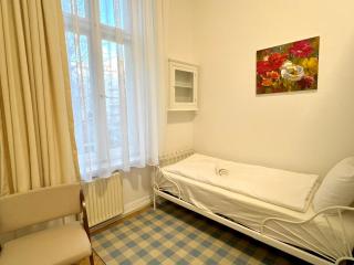 KuDAMM Charming Old Home,4-9 ppl,Family Friendly,Wifi,Savignyplatz - 8