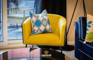Trades Lane by CENTRAL SERVICED APARTMENTS - Walk Away From City Centre - 2 Bedrooms - 2 Bathrooms - Smart TVs in All Rooms - Dedicated Parking Space - Fully Equipped - Ground Floor - Walk Away From Dundee Bus & Train Station - 4