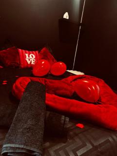 Love Room Cinema & Private Balneo 7minute de rencontre et racine - 6
