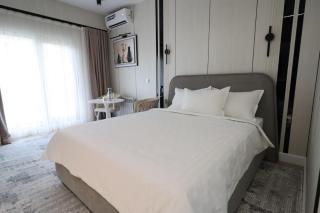 Akash Apartments - overlooking mountain peaks - 8