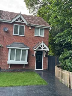 Comfortable 3BR Home with Parking Near City - 8