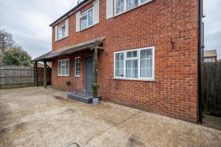 Contractor Stay 4 Bed in Ascot with WiFi and Parking - 3