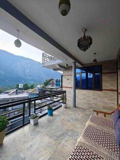 Elegant mountain view room in naggar - 2