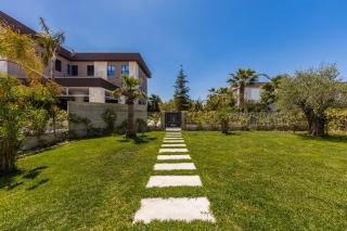 Garden Breeze Stay Villa 1 - Gala Residence by PikHost - 0